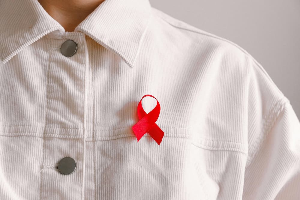 HIV: سفری در شناخت، پیشگیری و زندگی با ویروس نقص ایمنی انسانی